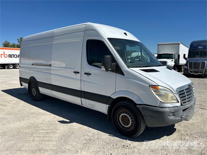 Freightliner Sprinter 2500 Cargo Van شاحنة مقفلة