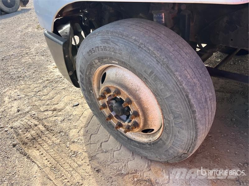 Freightliner ST120 6x4 T/A Sleeper Truck Tractor (Inoperable) Тягачі