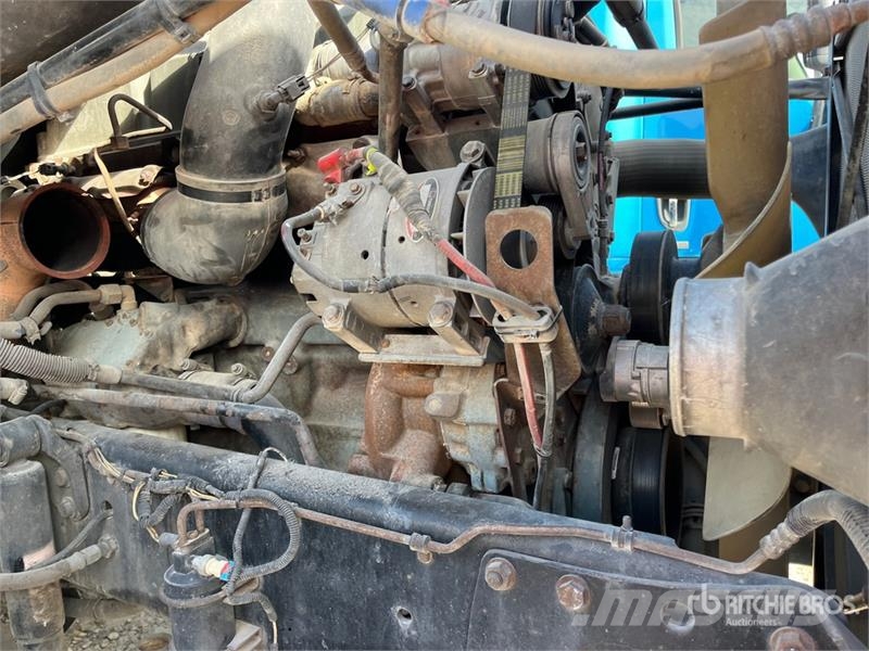 Freightliner ST120 6x4 T/A Sleeper Truck Tractor (Inoperable) Тягачі