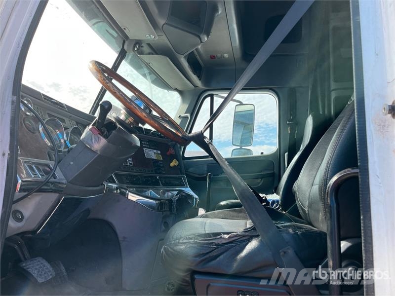 Freightliner ST120 6x4 T/A Sleeper Truck Tractor (Inoperable) Тягачі