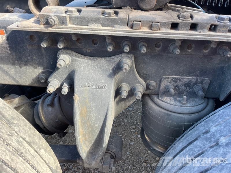 Freightliner ST120 6x4 T/A Sleeper Truck Tractor (Inoperable) Тягачі
