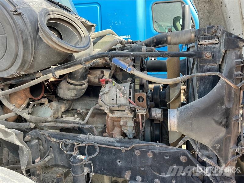 Freightliner ST120 6x4 T/A Sleeper Truck Tractor (Inoperable) Тягачі