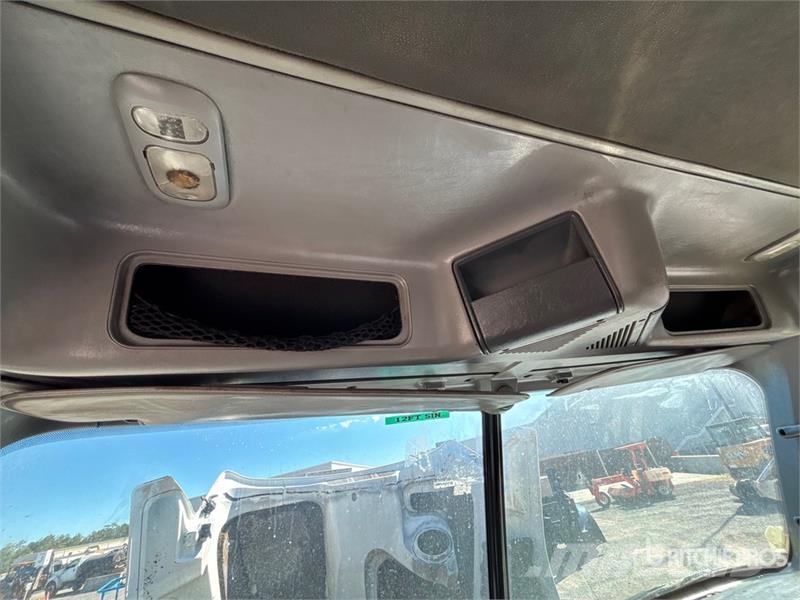 Freightliner ST120 6x4 Cab and Chassis Kabine i unutrašnjost