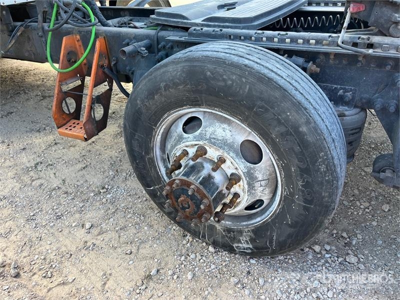 Freightliner ST120 6x4 T/A Sleeper Truck Tractor (Inoperable) Тягачі