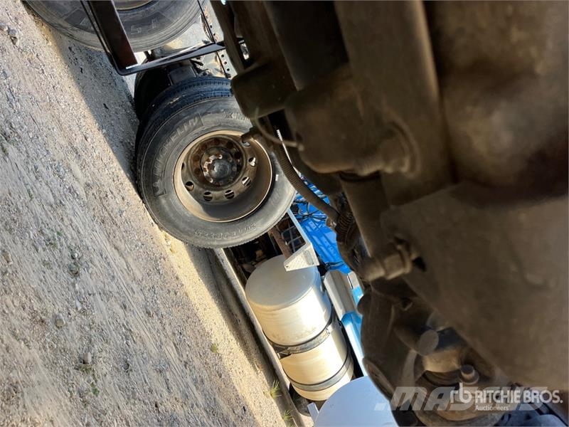 Freightliner ST120 6x4 T/A Sleeper Truck Tractor (Inoperable) Тягачі