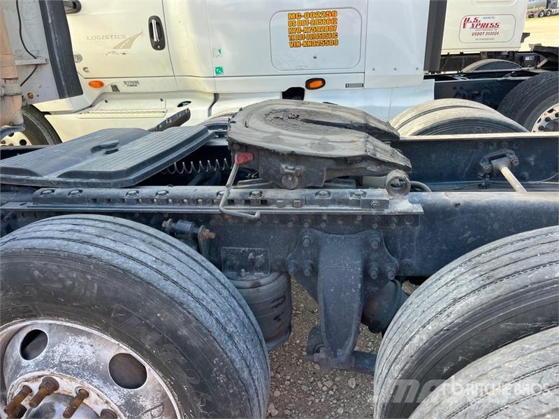 Freightliner ST120 6x4 T/A Sleeper Truck Tractor (Inoperable) Тягачі