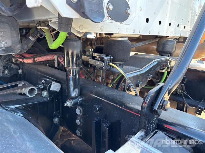 Freightliner ST120 6x4 Cab and Chassis Kabine i unutrašnjost