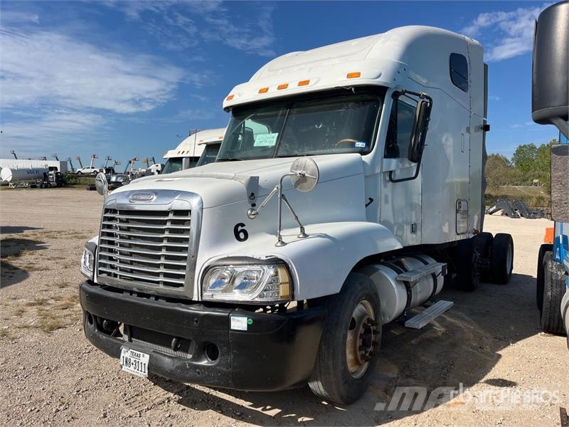Freightliner ST120 6x4 T/A Sleeper Truck Tractor (Inoperable) Тягачі