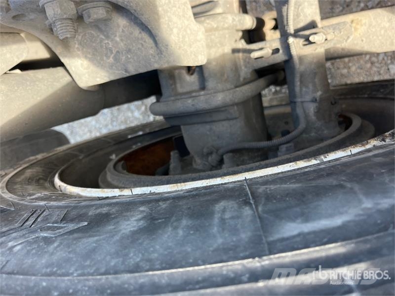 Freightliner ST120 6x4 T/A Sleeper Truck Tractor (Inoperable) Тягачі