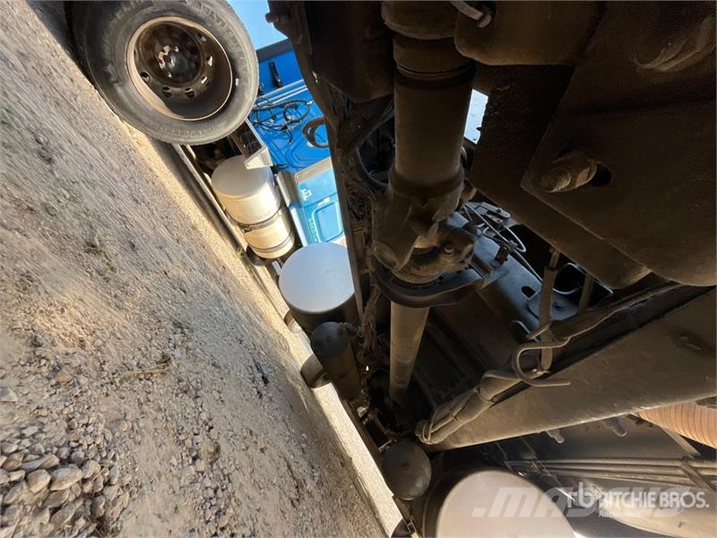 Freightliner ST120 6x4 T/A Sleeper Truck Tractor (Inoperable) Тягачі