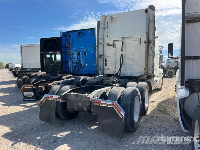 Freightliner ST120 6x4 T/A Sleeper Truck Tractor (Inoperable) Тягачі