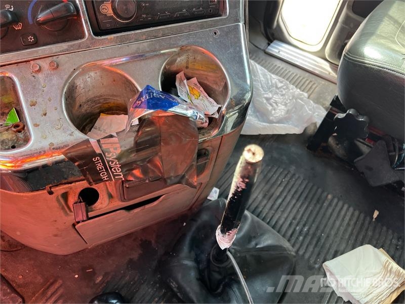 Freightliner ST120 6x4 T/A Sleeper Truck Tractor (Inoperable) Тягачі