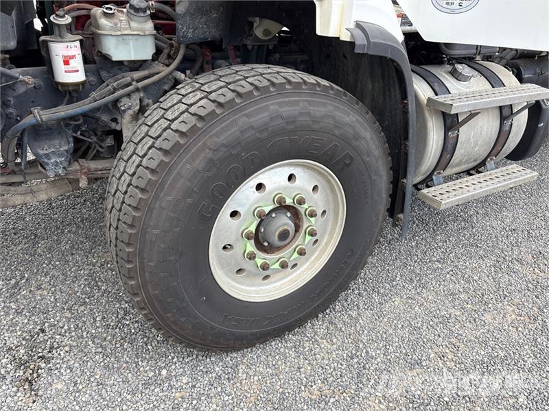 Freightliner Super Products MDL2011 on Freightliner 108SD 6x4 콤비/진공 트럭