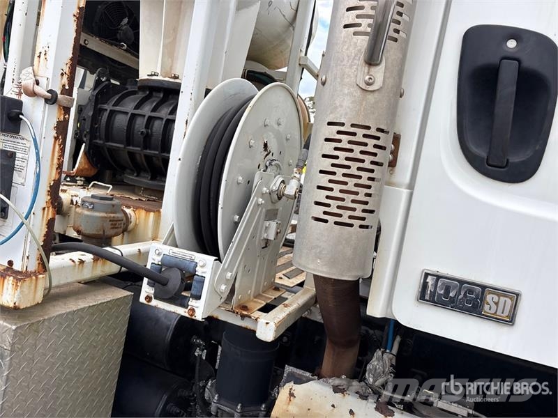 Freightliner Super Products MDL2011 on Freightliner 108SD 6x4 콤비/진공 트럭