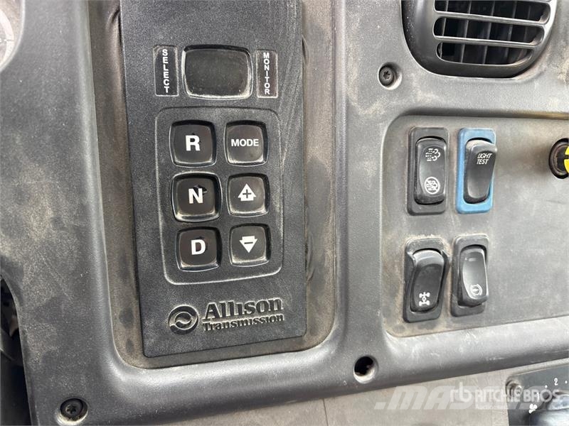 Freightliner Super Products MDL2011 on Freightliner 108SD 6x4 콤비/진공 트럭