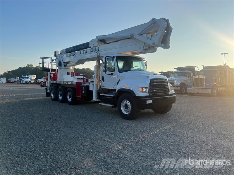 Freightliner Versalift CTA-130-I 129 ft on Freightliner 114SD Autoplošiny