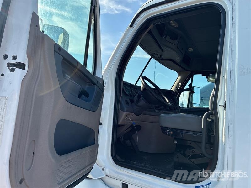  Frieghtliner Cascadia 125 T/A Day Cab Truck Tracto Trekkvogner