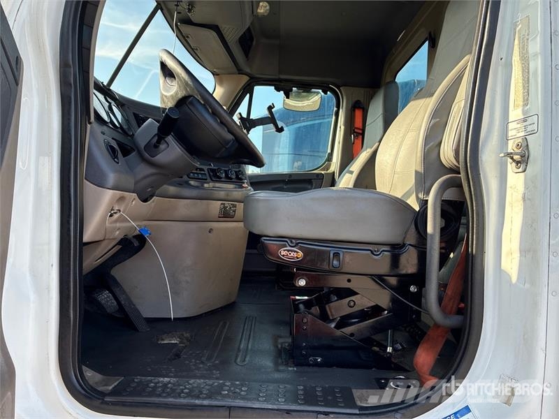  Frieghtliner Cascadia 125 T/A Day Cab Truck Tracto Trekkvogner