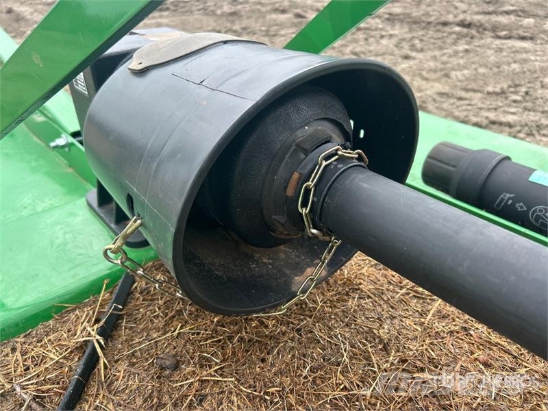 Frontier RC20X 60 in 3-Point Hitch Rotary Cutter видаляють бадилля