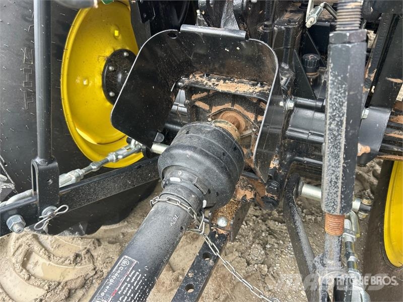 Frontier RC20X 60 in 3-Point Hitch Rotary Cutter видаляють бадилля