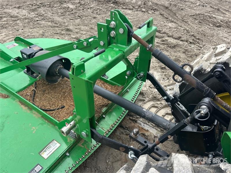 Frontier RC20X 60 in 3-Point Hitch Rotary Cutter видаляють бадилля