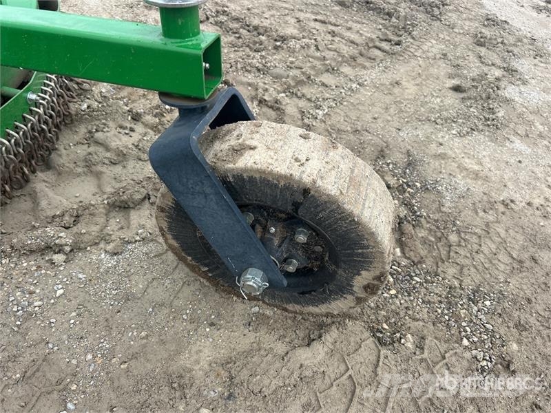 Frontier RC20X 60 in 3-Point Hitch Rotary Cutter видаляють бадилля