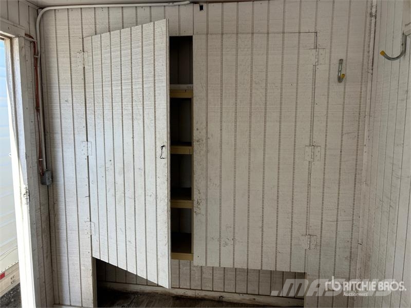 Fruehauf 40 ft x 96 in T/A Office/Site Van Trailer Прицепы-фургоны