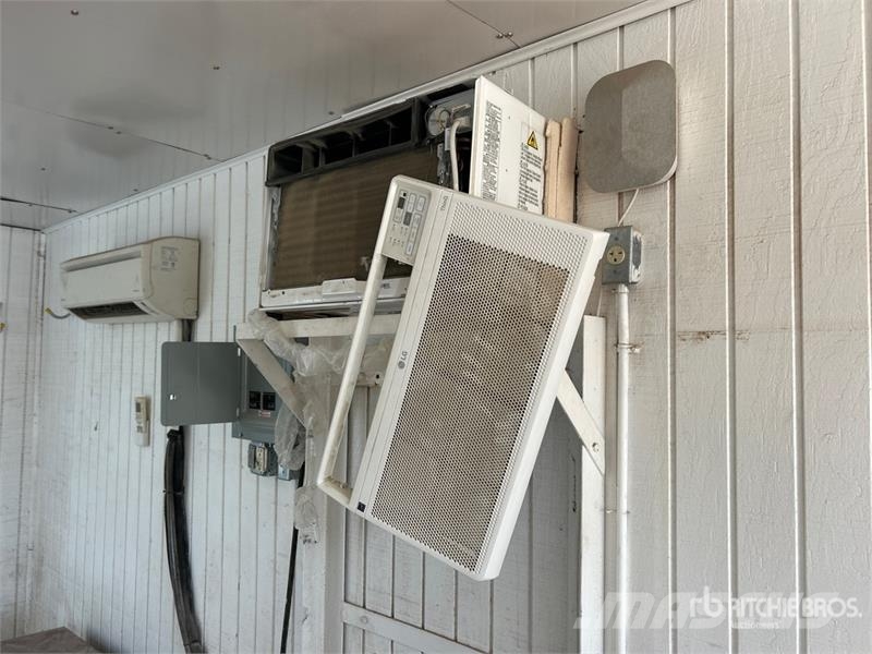 Fruehauf 40 ft x 96 in T/A Office/Site Van Trailer Прицепы-фургоны