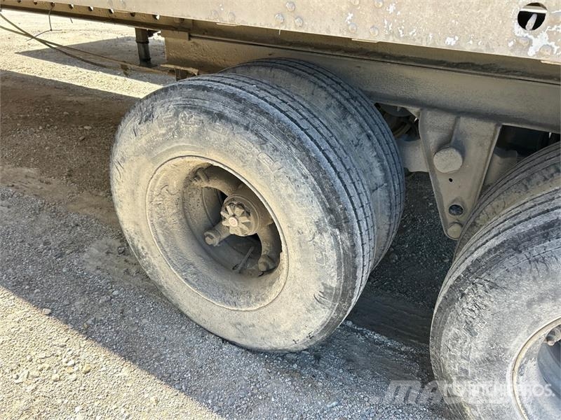 Fruehauf 40 ft x 96 in T/A Office/Site Van Trailer Прицепы-фургоны