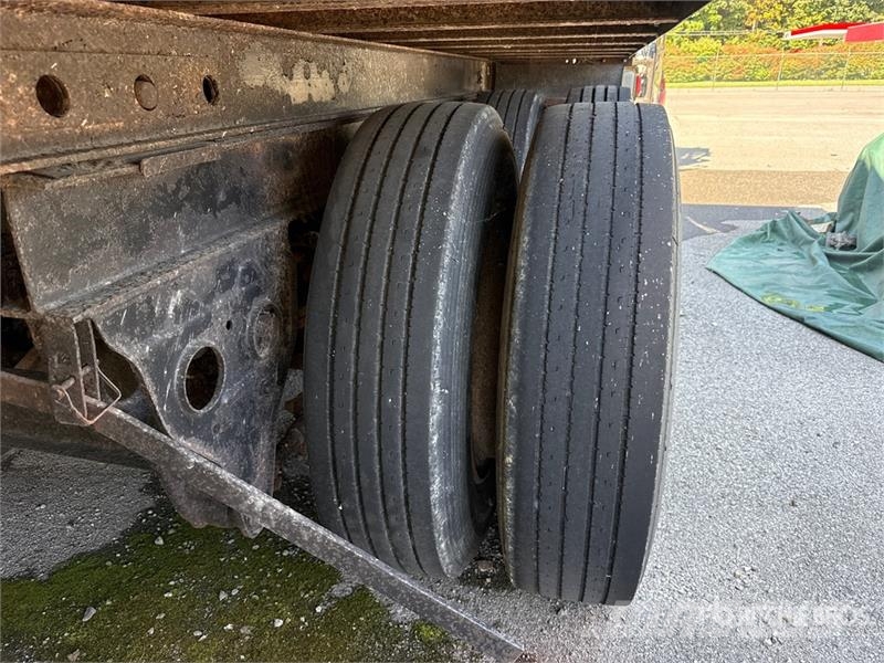 Fruehauf 40 ft x 96 in T/A 40 ft Van Trailer 箱體拖車