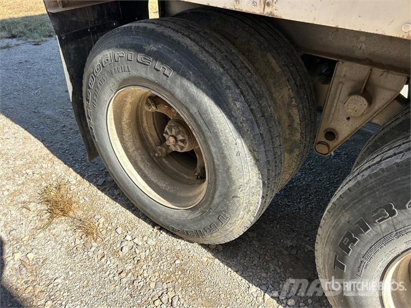 Fruehauf 40 ft x 96 in T/A Office/Site Van Trailer Прицепы-фургоны
