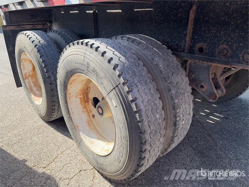Fruehauf 48 ft T/A Flatbed Trailer Remolques de cama baja