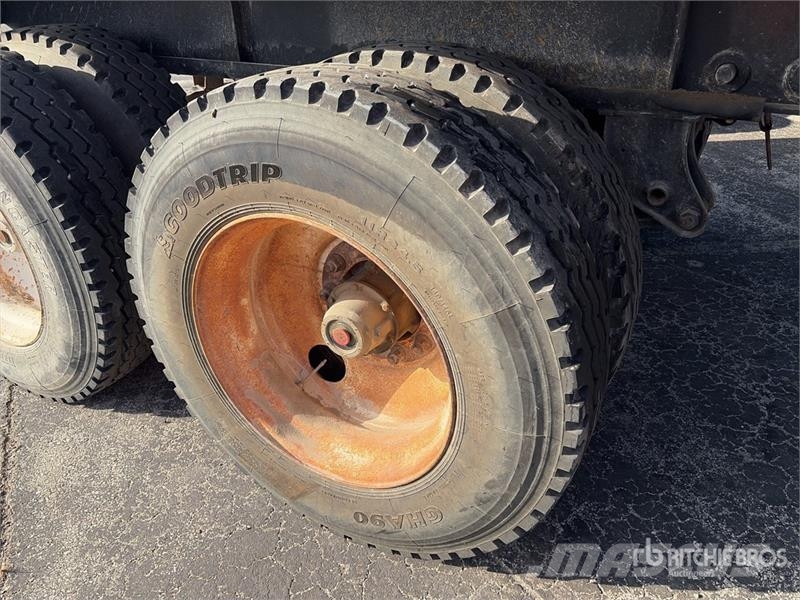 Fruehauf 48 ft T/A Flatbed Trailer Remolques de cama baja