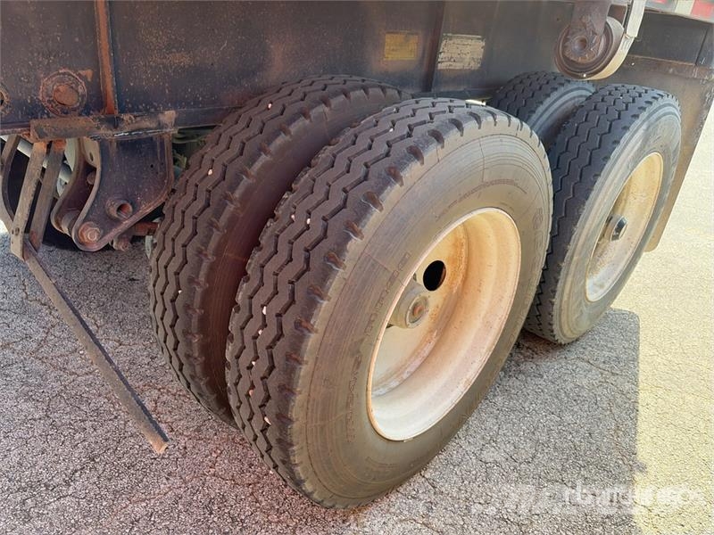 Fruehauf 48 ft T/A Flatbed Trailer Remolques de cama baja