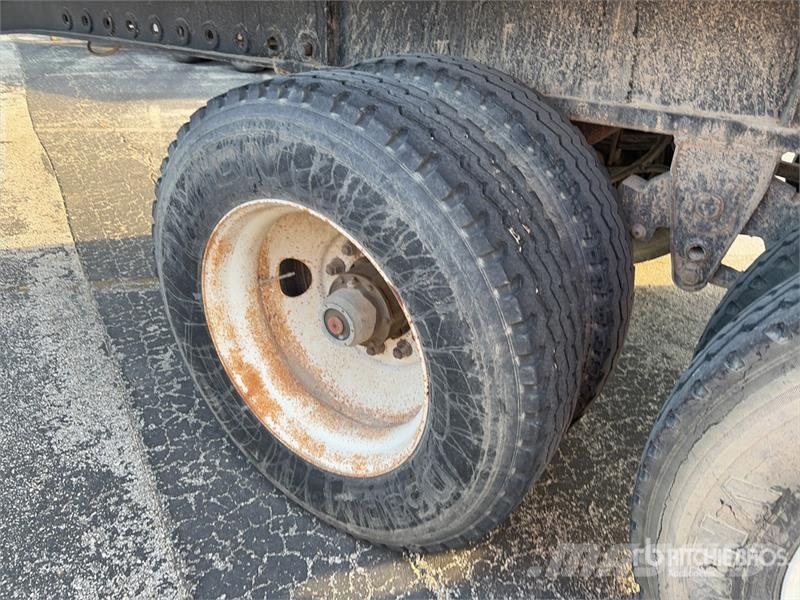 Fruehauf 48 ft T/A Flatbed Trailer Remolques de cama baja