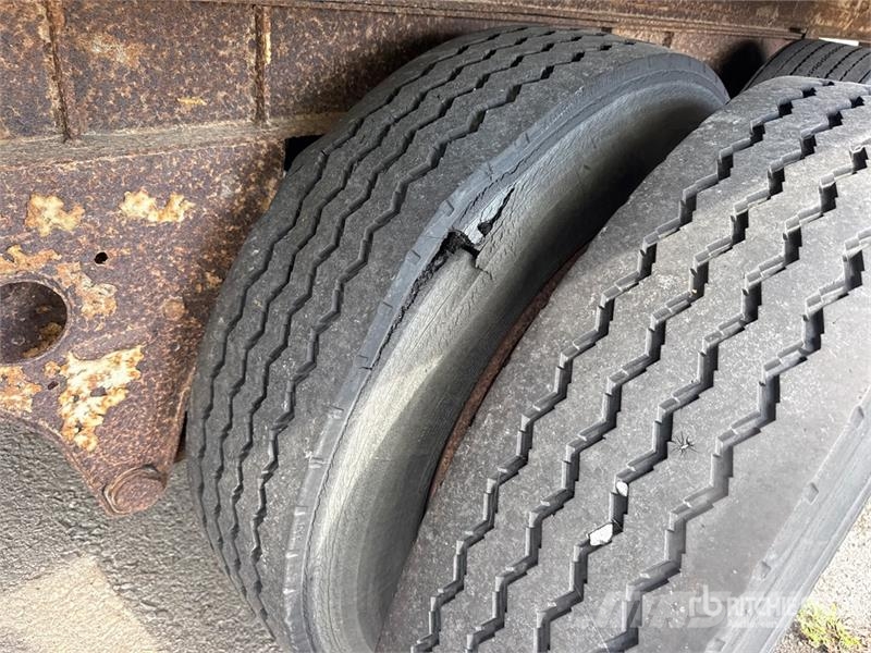 Fruehauf 48 ft x 102 in T/A Van Trailer Umpikoriperävaunut