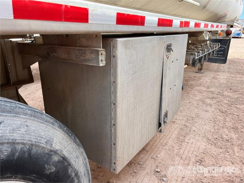 Fruehauf 6550 gal T/A Tanker Trailer Remorque citerne
