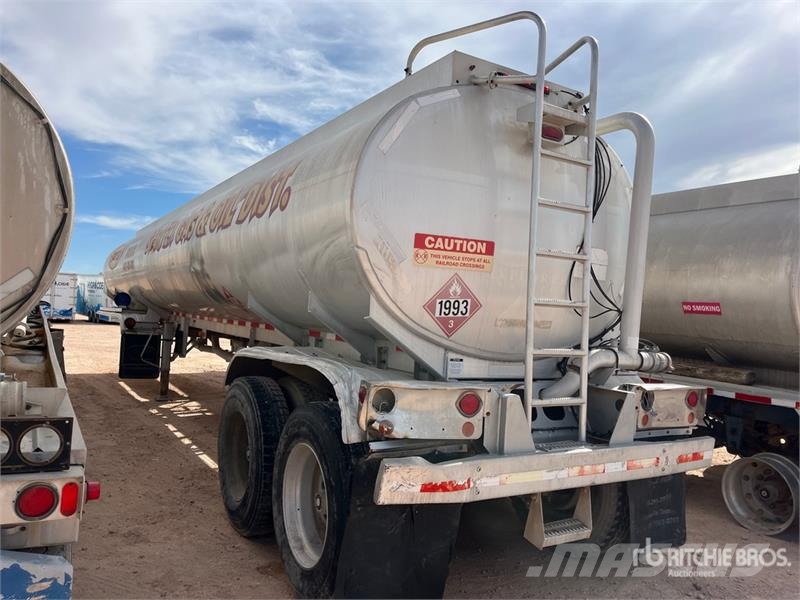 Fruehauf 6550 gal T/A Tanker Trailer Remorque citerne