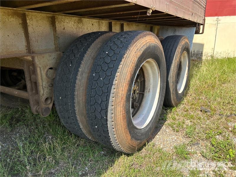 Fruehauf FB6-F2-43 43 ft T/A Van Trailer Umpikoriperävaunut