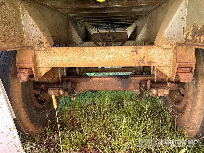 Fruehauf FB6-F2-43 43 ft T/A Van Trailer Umpikoriperävaunut