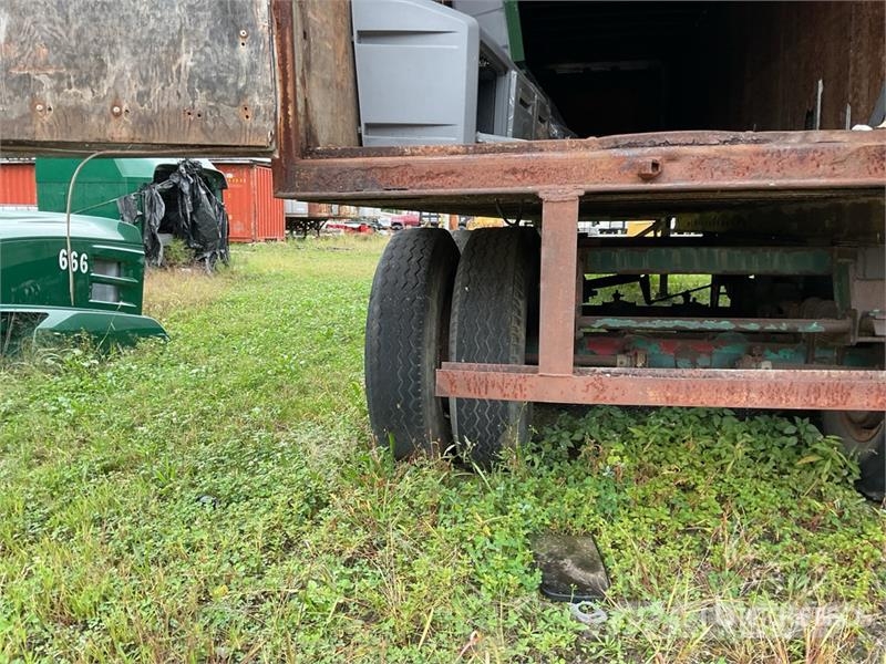 Fruehauf T/A Van Trailer (Inoperable) Van Body Trailers