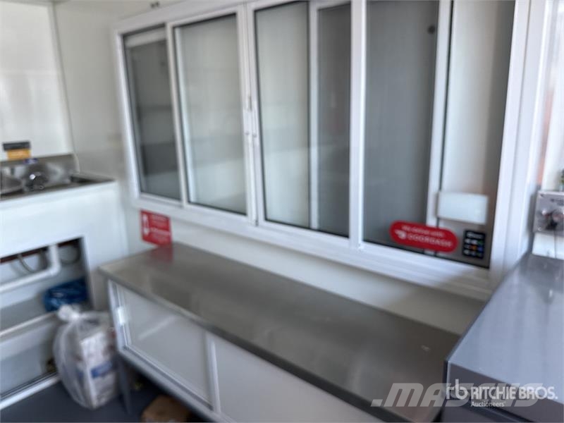  FUD 12 ft S/A Food Concession Trailer Egyéb pótkocsik