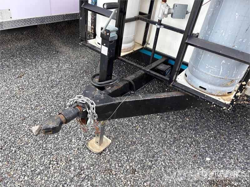 FUD 14 ft T/A Food Concession Trailer Ostale prikolice