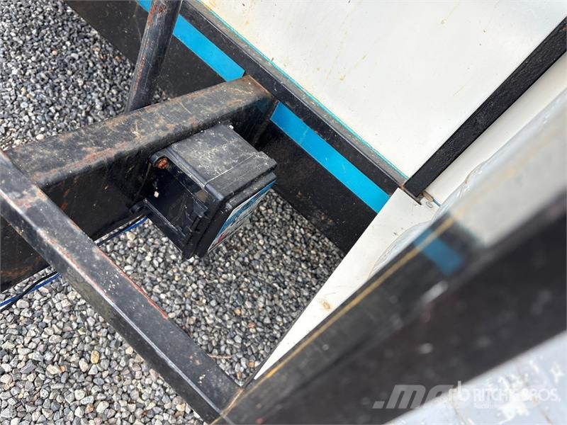 FUD 14 ft T/A Food Concession Trailer Ostale prikolice