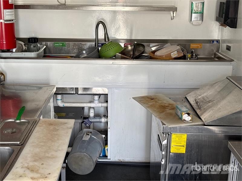 FUD 16 ft T/A Food Concession Trailer Otros remolques
