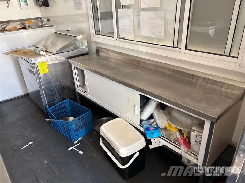 FUD 16 ft T/A Food Concession Trailer Otros remolques