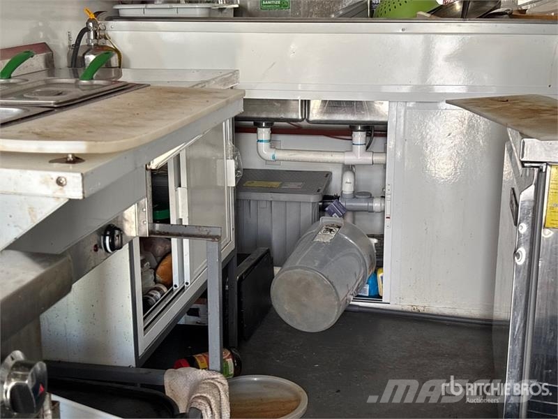 FUD 16 ft T/A Food Concession Trailer Otros remolques