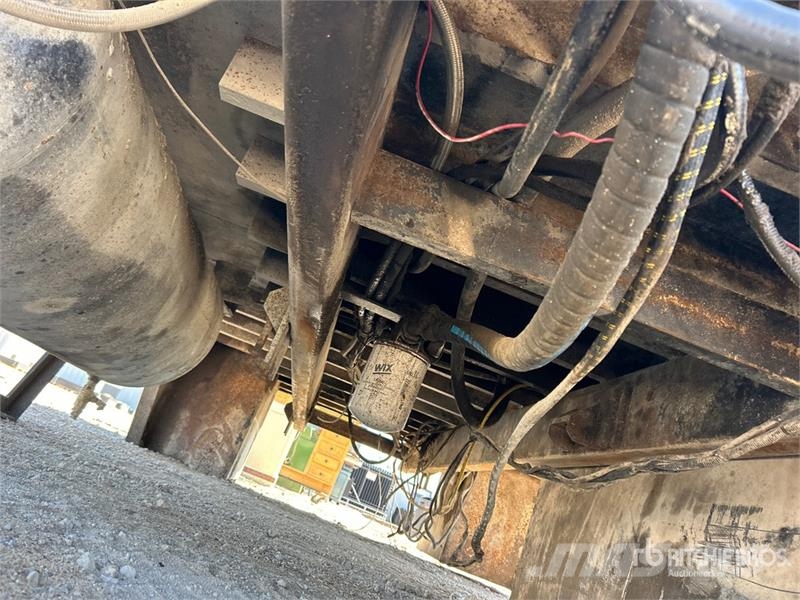  Fuel and Lube Bed معدات النقل - غير ذلك