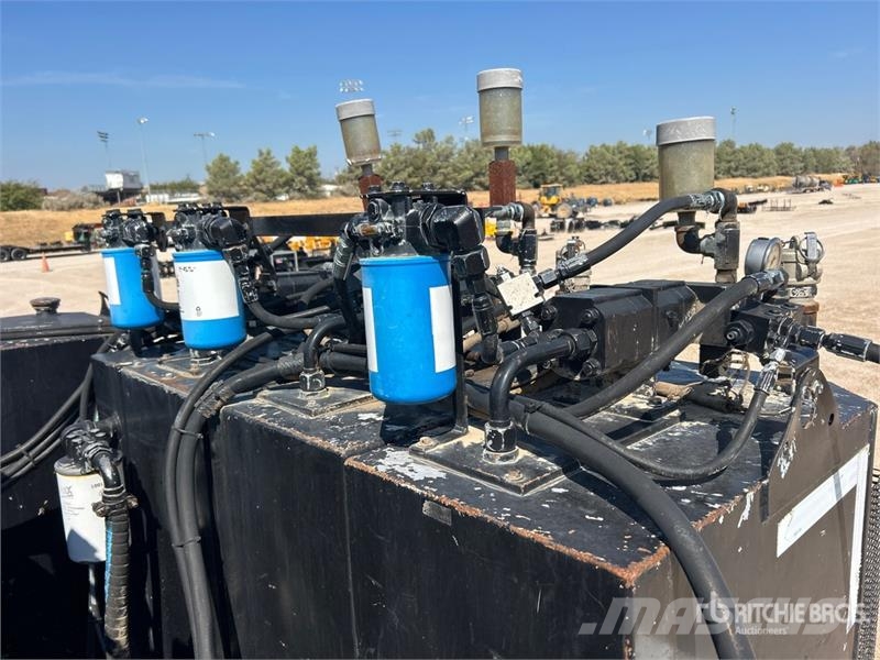  Fuel and Lube Bed معدات النقل - غير ذلك
