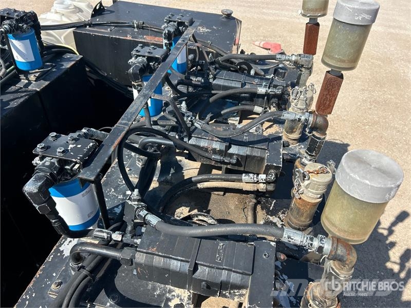 Fuel and Lube Bed معدات النقل - غير ذلك